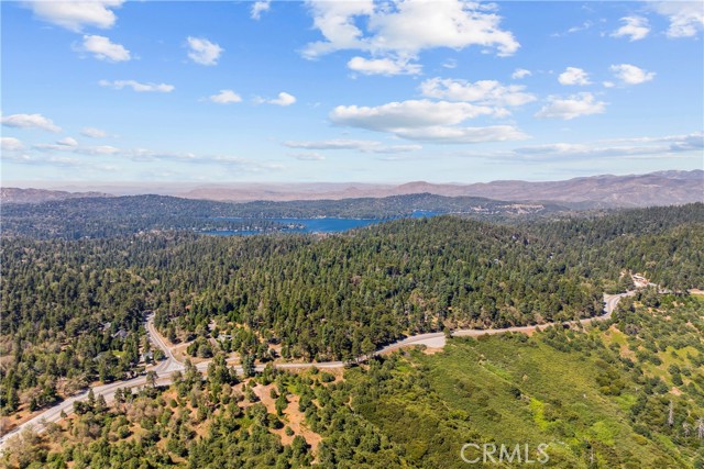 27917 Squirrel Lane, Lake Arrowhead CA: https://media.crmls.org/medias/add4fc51-35c8-46ce-b7ad-2afc7fae6fd4.jpg