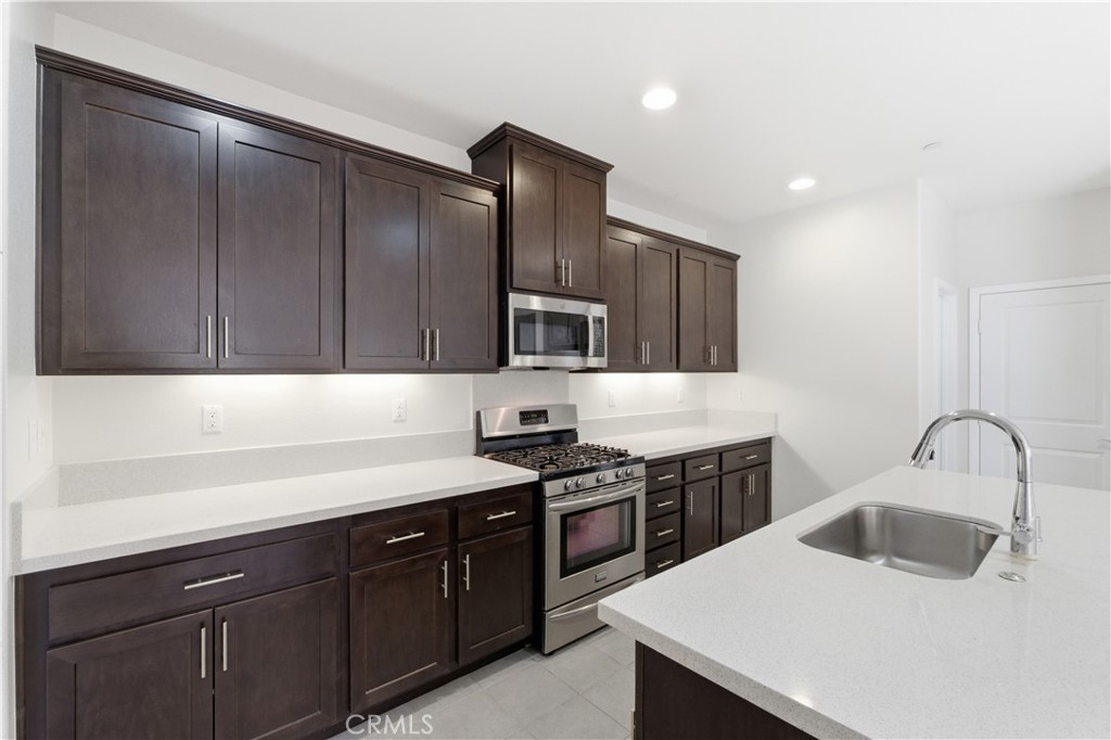 MLS #OC25234656 image #15