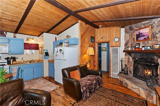Detail Gallery Image 13 of 22 For 407 Sugarloaf Bld, Big Bear City,  CA 92314 - 2 Beds | 1 Baths