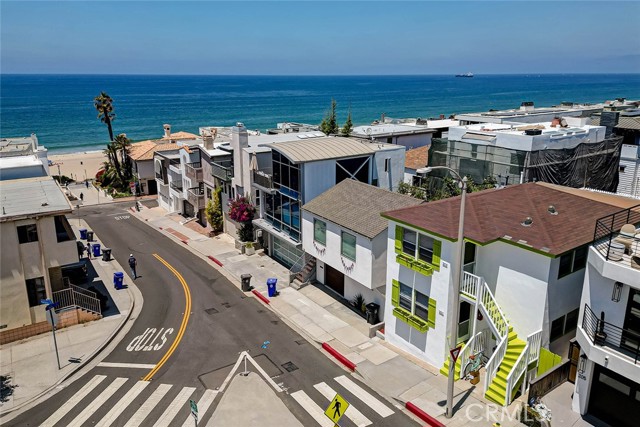 203 15th Street, Manhattan Beach, California 90266, ,Residential Income,For Sale,15th,SB25004839