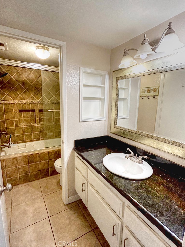 https://media.crmls.org/medias/add768c8-412f-4b4d-bb1a-7f9e09e9732f.jpg?preset=X-Large