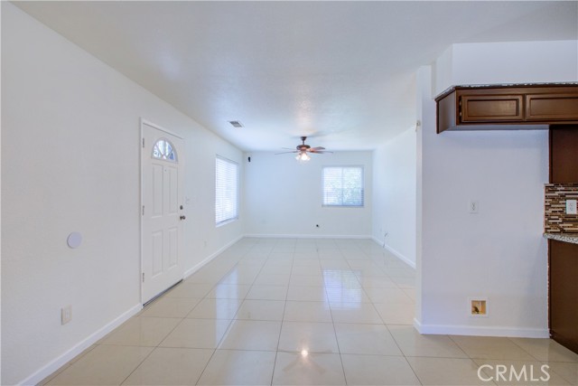 402 La Mesa Street, Merced CA: https://media.crmls.org/medias/add7b60f-3973-4927-8eed-3858ae65c429.jpg