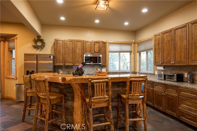 325 Stoney Creek Road, Big Bear Lake CA: https://media.crmls.org/medias/add7fbb8-6c45-42e1-b3d8-46c10a6825de.jpg