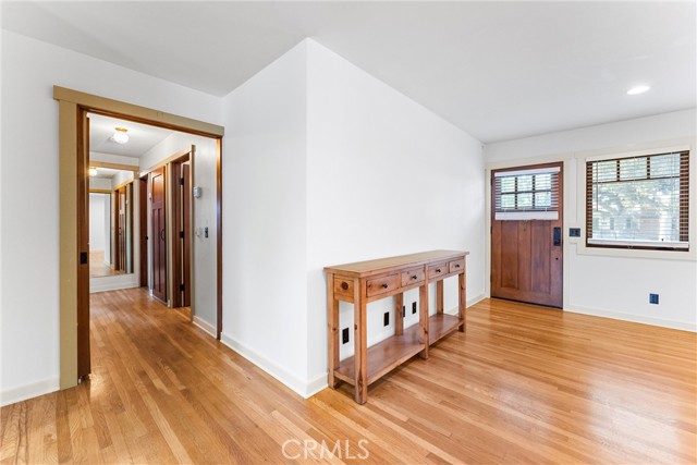 1944 W Lullaby Lane, Anaheim CA: https://media.crmls.org/medias/add80860-97c1-4b9c-96ad-c30581041afb.jpg