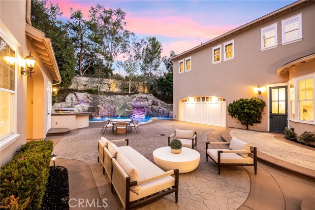 Detail Gallery Image 2 of 74 For 3 Seabluff, Newport Beach,  CA 92660 - 5 Beds | 5/1 Baths