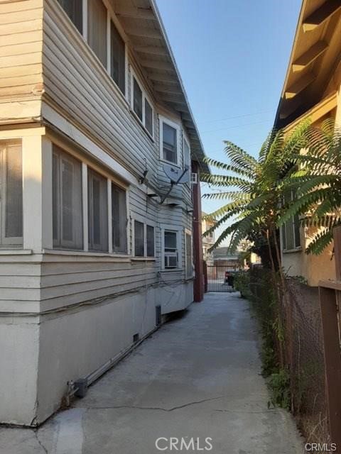 1038 W 21st Street, Los Angeles CA: https://media.crmls.org/medias/add9de6a-1984-4cb8-98a3-e884727bf2ba.jpg