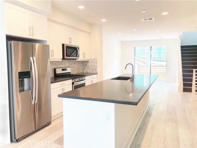 Detail Gallery Image 6 of 13 For 689 Doheny St, Costa Mesa,  CA 92627 - 3 Beds | 2/2 Baths