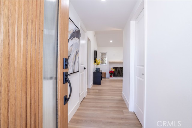 Detail Gallery Image 4 of 41 For 11722 Hayvenhurst, Granada Hills,  CA 91344 - 4 Beds | 3 Baths