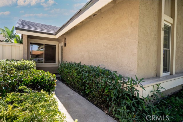 10 Windrow, Irvine CA: https://media.crmls.org/medias/addb1e7d-4d82-4d81-9a65-27f68f0cd39c.jpg