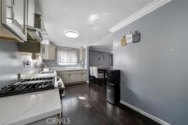 Detail Gallery Image 9 of 36 For 4228 Ostrom, Lakewood,  CA 90713 - 5 Beds | 3 Baths