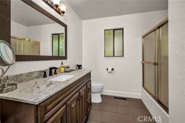 18682 North Shore Drive, Hidden Valley Lake CA: https://media.crmls.org/medias/addc906a-34da-4af0-b4b0-8fe513ce937c.jpg