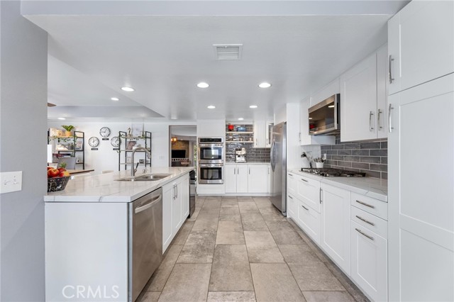 Detail Gallery Image 6 of 34 For 23163 Mulholland Drive Unit 6, Woodland Hills,  CA 91364 - 2 Beds | 2/1 Baths