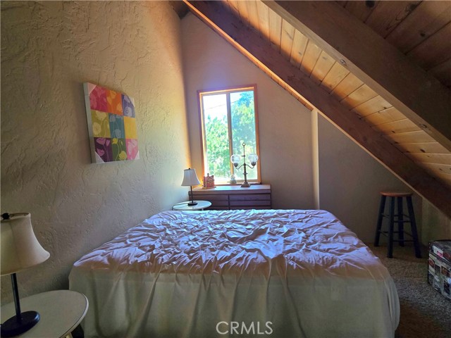 943 Grass Valley Road, Lake Arrowhead CA: https://media.crmls.org/medias/addcbaef-b5ae-4ff0-bc9b-d4c60efbbecb.jpg