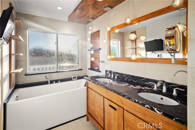 714 N Juanita Avenue, Redondo Beach CA: https://media.crmls.org/medias/addcbdad-7a95-4725-a959-b5d655f9f3ed.jpg