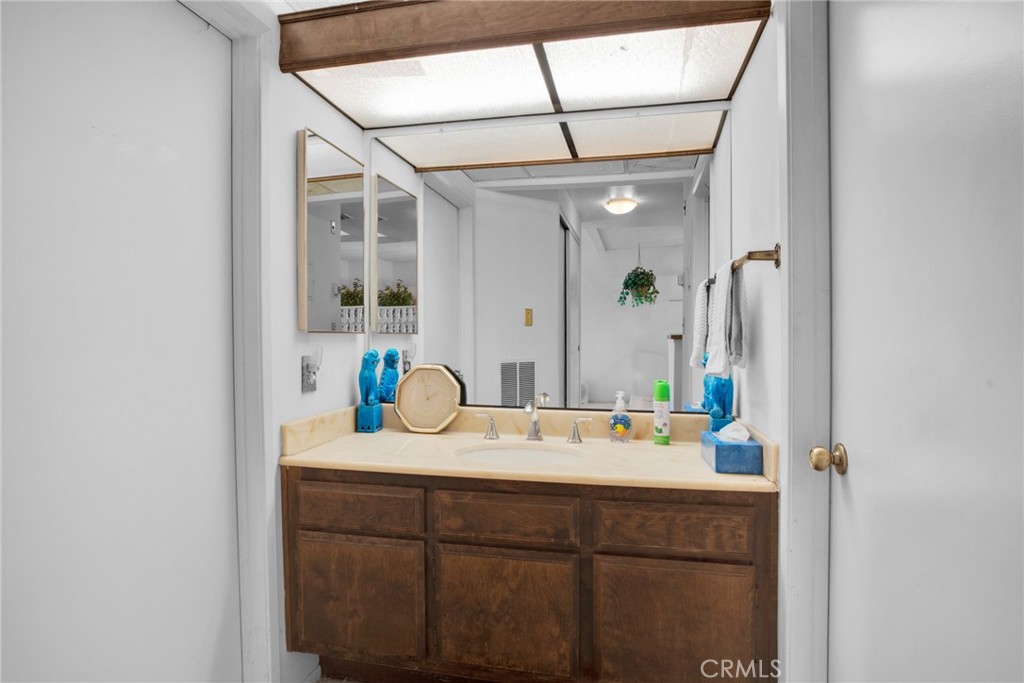 https://media.crmls.org/medias/addcd62f-0e45-475e-a3bc-92896260e6ae.jpg?preset=X-Large