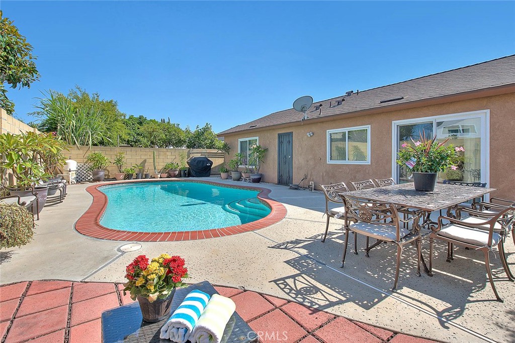 242 N Pageant Street