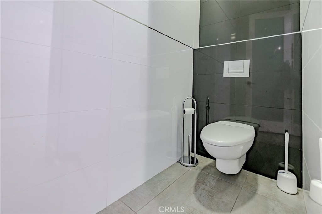 https://media.crmls.org/medias/adde106d-923d-4f74-8987-6bb00a8a8652.jpg?preset=X-Large