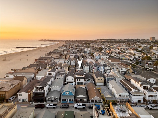 Detail Gallery Image 1 of 36 For 114 27th St, Newport Beach,  CA 92663 - 3 Beds | 3/1 Baths