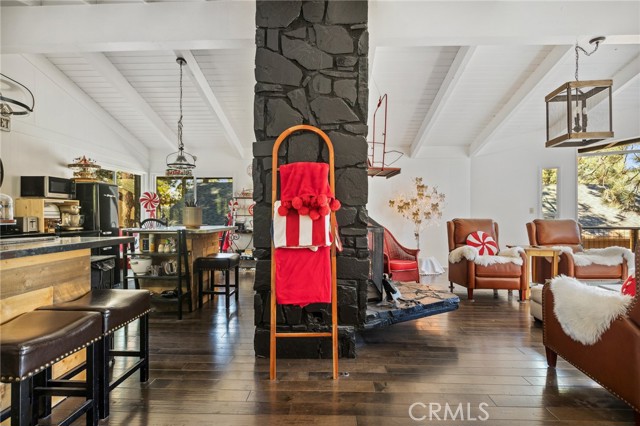 Detail Gallery Image 9 of 43 For 210 N Eureka Dr, Big Bear Lake,  CA 92315 - 4 Beds | 3 Baths