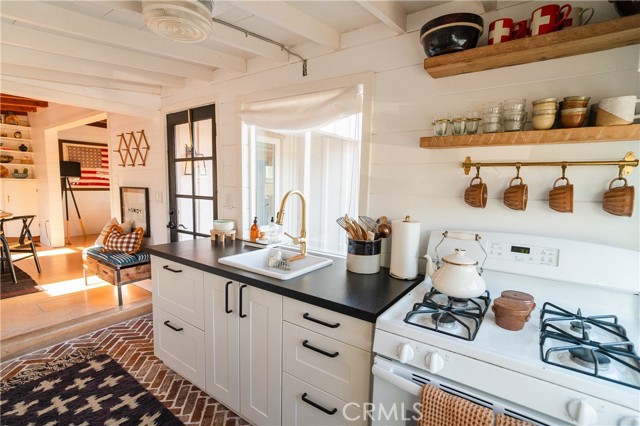 Detail Gallery Image 8 of 47 For 2810 Painted Post Pass, Pioneertown,  CA 92268 - 2 Beds | 3 Baths