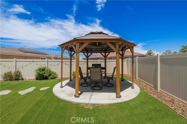 5025 W Avenue J6, Lancaster CA: https://media.crmls.org/medias/ade2853c-9812-4dab-8475-76059e7ae924.jpg