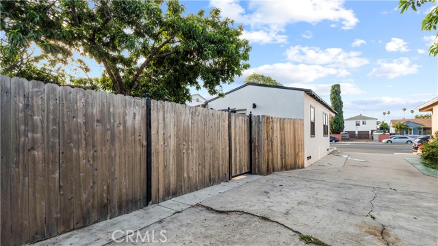 76 W Del Amo Boulevard, Long Beach CA: https://media.crmls.org/medias/ade2a5e0-7060-4f59-842e-cfb661d0cfde.jpg