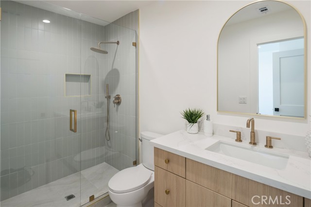 20109 Archwood Street, Winnetka CA: https://media.crmls.org/medias/ade39aeb-a2cf-45e3-9e05-5f2c0405b894.jpg
