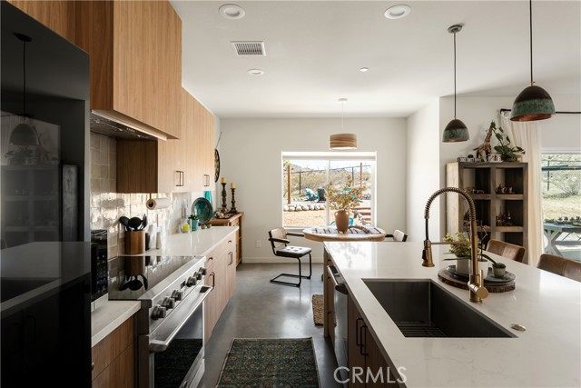 Detail Gallery Image 13 of 74 For 59621 Mesa Dr, Yucca Valley,  CA 92284 - 3 Beds | 3/1 Baths