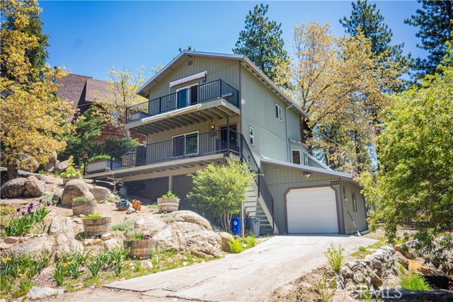 Detail Gallery Image 1 of 26 For 2211 Deep Creek Dr, Arrowbear,  CA 92382 - 2 Beds | 2 Baths