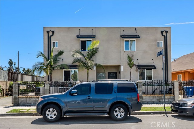 816 W 47th Street, Los Angeles CA: https://media.crmls.org/medias/ade47370-5df9-4de3-acec-9088654d91f6.jpg