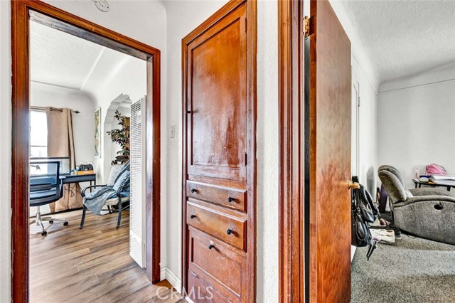 2184 Cedar Avenue, Long Beach CA: https://media.crmls.org/medias/ade504ab-068e-41ae-84c2-378cb08ae17b.jpg
