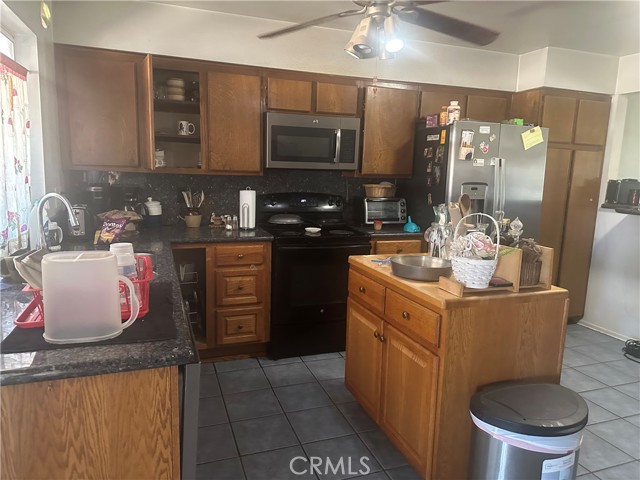 Detail Gallery Image 2 of 18 For 2110 Sandalwood Dr, El Centro,  CA 92243 - 4 Beds | 2 Baths