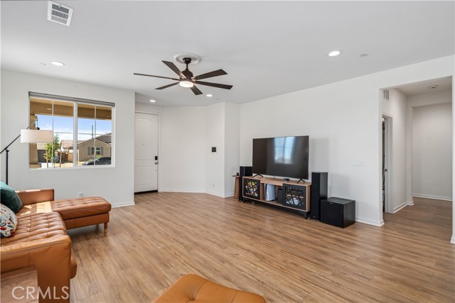 Detail Gallery Image 8 of 37 For 3615 Santa Monica Ct, Rosamond,  CA 93560 - 4 Beds | 2 Baths