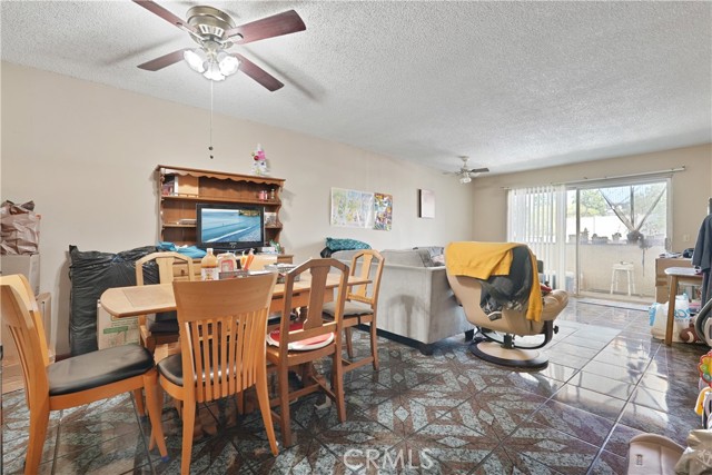 Detail Gallery Image 9 of 18 For 6255 Woodman Ave #103,  Van Nuys,  CA 91401 - 2 Beds | 2 Baths