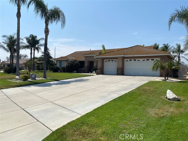 10072 Berkshire Drive, Jurupa Valley CA: https://media.crmls.org/medias/ade86c0a-bfbf-4e69-bee4-489282c45288.jpg