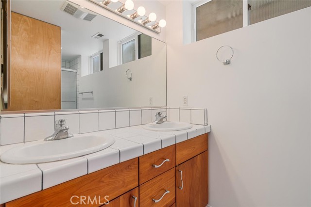 221 17th, Manhattan Beach, California 90266, 5 Bedrooms Bedrooms, ,6 BathroomsBathrooms,Residential,For Sale,17th,SR26091960