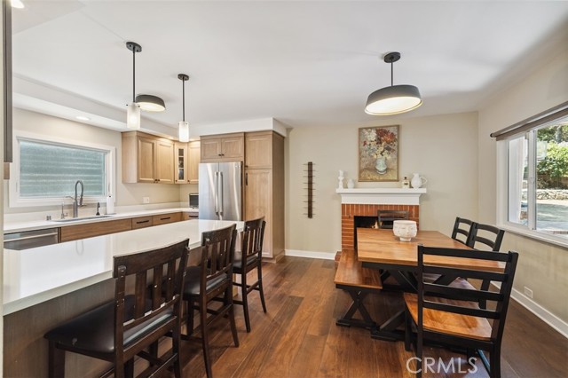 2248 E Chevy Chase Drive, Glendale CA: https://media.crmls.org/medias/ade9b2ea-f049-4e8d-980c-520890e8cf1e.jpg