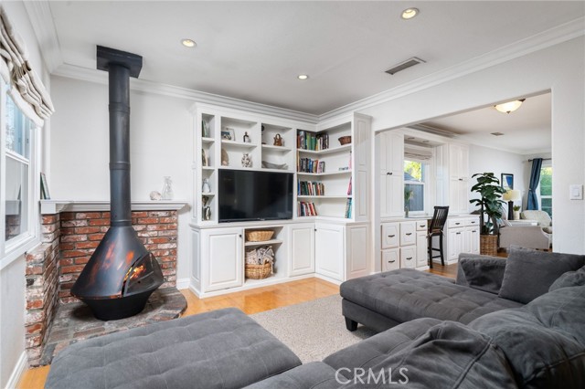 Detail Gallery Image 9 of 47 For 1219 Winston Ct, Upland,  CA 91786 - 4 Beds | 2 Baths