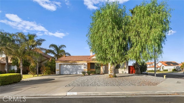 Detail Gallery Image 5 of 45 For 736 Fuchsia Ln, Perris,  CA 92571 - 2 Beds | 2 Baths