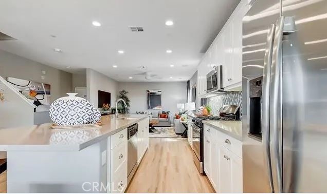 Detail Gallery Image 5 of 15 For 13073 Mill Pond Ct, Victorville,  CA 92392 - 5 Beds | 3 Baths