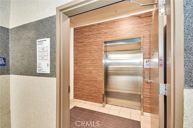 820 S Wilton Place, Los Angeles CA: https://media.crmls.org/medias/adead246-b596-4b61-9ea6-53a625006b0a.jpg