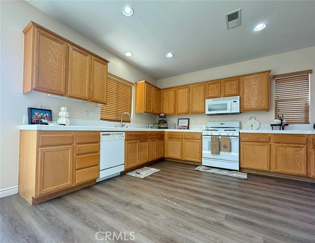 Detail Gallery Image 5 of 15 For 1011 Whimbrel Way, Perris,  CA 92571 - 4 Beds | 2/1 Baths