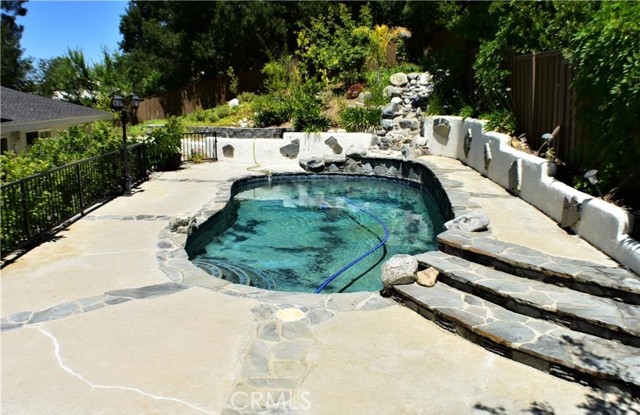 Detail Gallery Image 34 of 75 For 60 Upper Lake Rd, Thousand Oaks,  CA 91361 - 4 Beds | 4 Baths