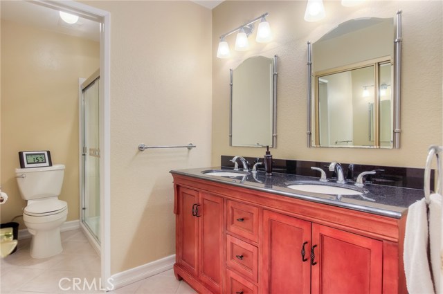 Master bath with dual vanity