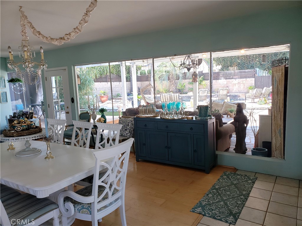 https://media.crmls.org/medias/adecffcb-7443-4094-bd45-ba08570f992f.jpg?preset=X-Large