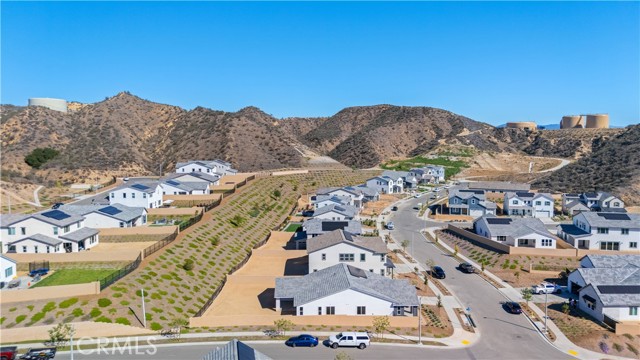 30105 Hillside Place, Castaic CA: https://media.crmls.org/medias/aded5ad1-50b9-4dcc-9d3b-22791d422a51.jpg