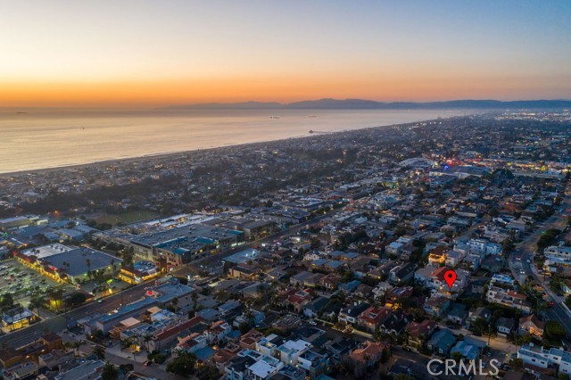 1018 17th Street, Hermosa Beach, California 90254, 4 Bedrooms Bedrooms, ,2 BathroomsBathrooms,Residential,Sold,17th,SB21225604