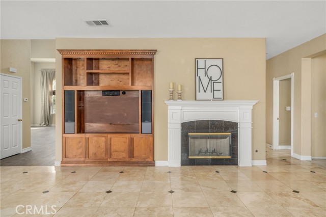 Detail Gallery Image 16 of 58 For 12706 Bridgewater Dr, Corona,  CA 92880 - 5 Beds | 3/1 Baths