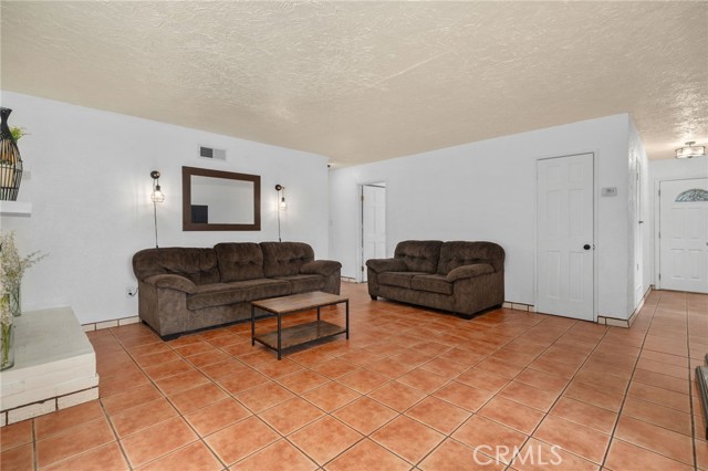 510 Archibald Court, Colton CA: https://media.crmls.org/medias/adee84c9-a6f8-45c8-a623-38d628d7bd47.jpg