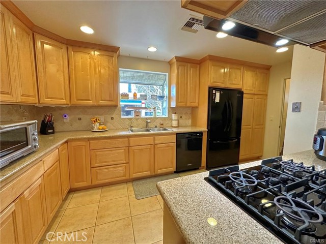 Detail Gallery Image 14 of 20 For 23827 Friar St, Woodland Hills,  CA 91367 - 3 Beds | 2 Baths